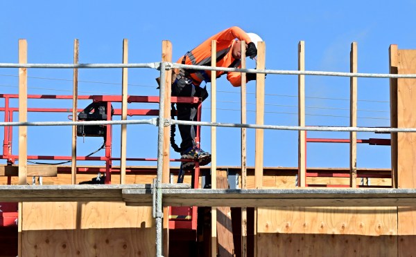 Featured image for post: Is It True That American-Born Workers ‘Gained Zero Net Jobs’ Under Biden?