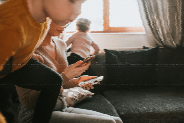 Featured image for post: Parents, Put Down the Phones